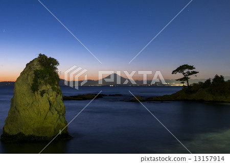 Silhouette of Mt. Fuji in the evening seen from the Tateishi coast 13157914