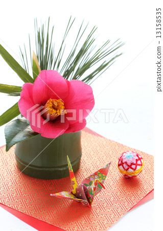 Japanese · folding cranes and camellia vertical 01 13158535