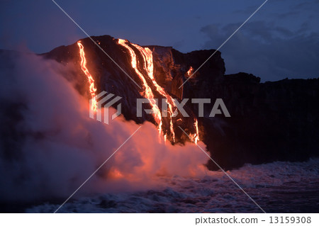Flowing lava Flowing lava 13159308