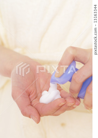 Women wash their hands 13163344