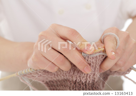 Female knitting 13163413