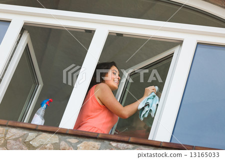 maid cleaning windows 13165033