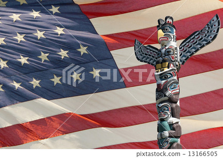 Totem wood pole ion usa flag background Totem wood pole ion usa flag background 13166505