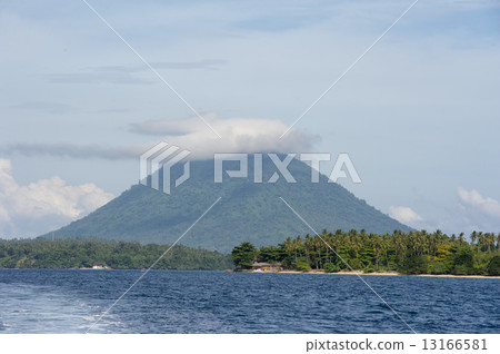 Siladen turquoise tropical paradise island 13166581