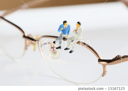 Glasses and men 13167125