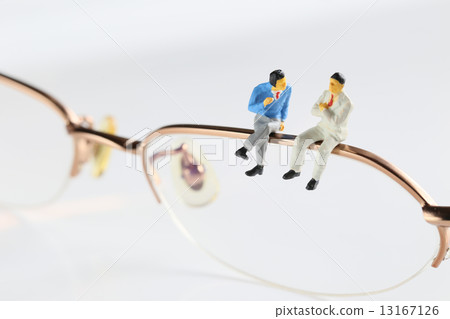 Glasses and men 13167126