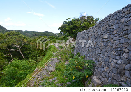 Ishigaki of Nakijin castle (Okinawa prefecture Kokubo-gun Nakijin village) Ishigaki of Nakijin castle (Okinawa prefecture Kokubo-gun Nakijin village) 13167960