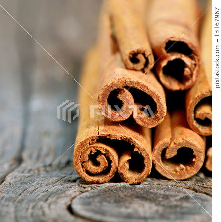 cinnamon sticks 13167967