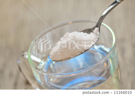 Spoonful of baking soda Spoonful of baking soda 13168010