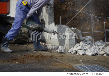 Civil workers Construction workers in operation Civil workers Construction workers in operation 13168258