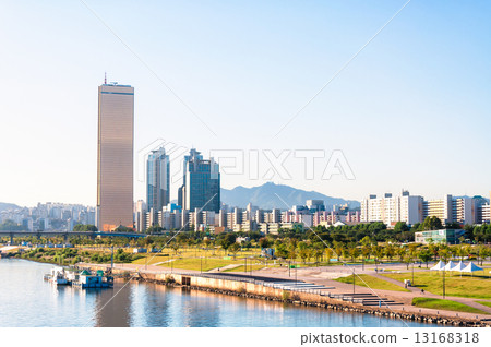 Seoul Skyline 13168318