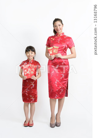 Chinese mother daughter in cheongsam holding red packet in isolated white background 13168796