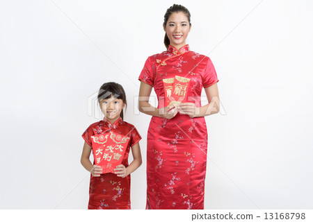 Chinese mother daughter in cheongsam holding red packet in isolated white background 13168798