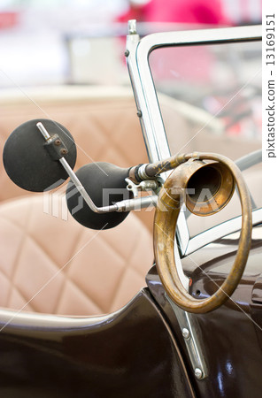 Horn of a classical car. 13169151