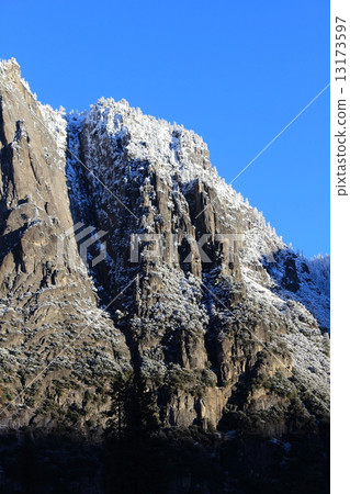 Yosemite National Park in winter 13173597
