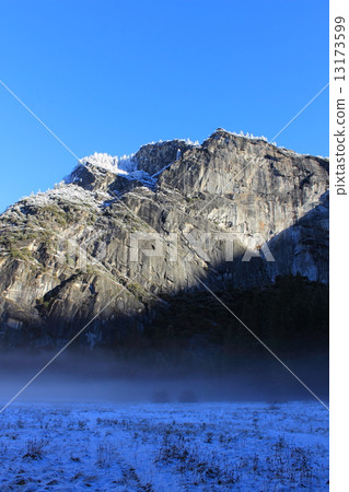 優勝美地國家公園在冬天 13173599