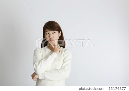 A young lady looking at the upper right with a troubled face 13174877