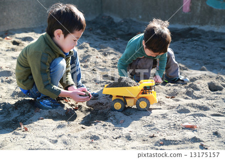 Sandbox play 13175157