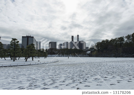palace plaza, the outer garden of the imperial palace, fallen snow 13178206
