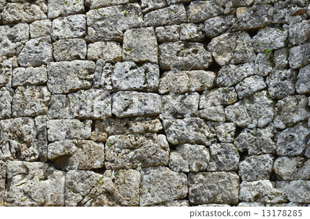 World Heritage "Ishigaki" of Nakagusuku castle ruins (Nakagakujo village in Nakagami-gun, Okinawa Prefecture · Nakagusuku village) 13178285