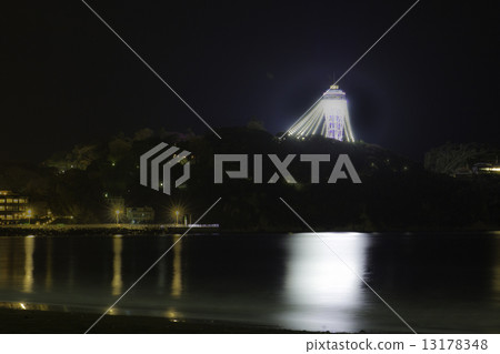 從Katase Nishihama海灘離開的江之島海蠟燭的點亮 13178348