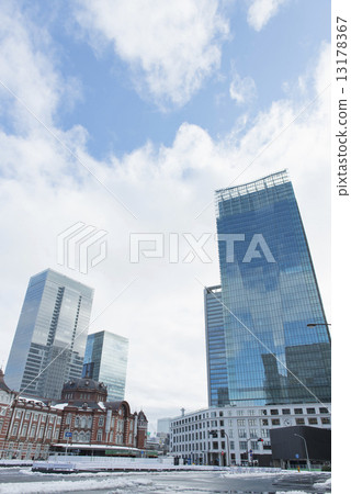 tokyo station, snowy, winter 13178367