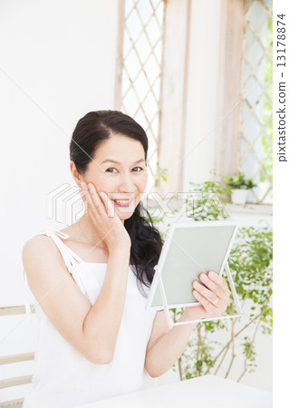 Beauty Image Middle Female 13178874