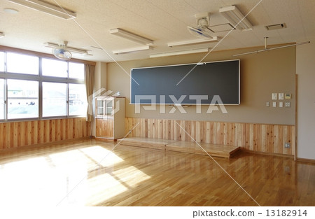 Classroom  13182914