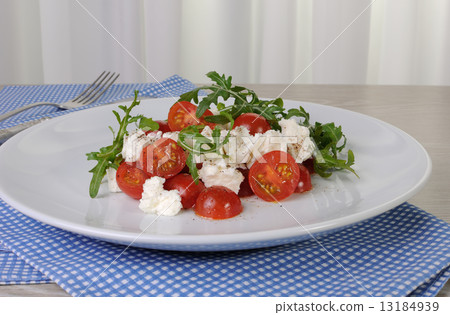salad arugula with cherry tomatoes and mozzarella 13184939