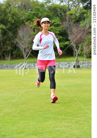 (Attention) illegal / use outside the contract is strict prohibition ● Running scene of Japanese female in 20s (Attention) illegal / use outside the contract is strict prohibition ● Running scene of Japanese female in 20s 13188404