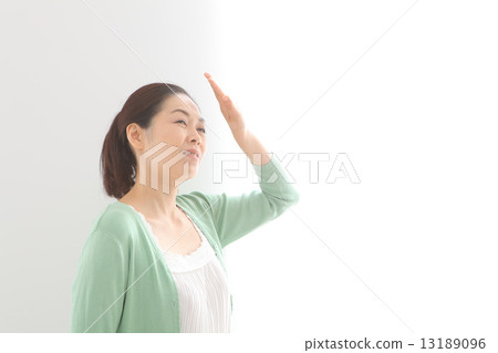 Middle aged women taking sunlight 13189096