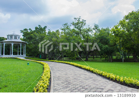 Walkway paved 13189910