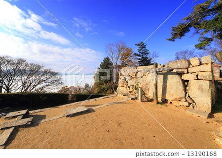 November Okayama Bikinaka Matsuyama Castle · Ishigaki and the sea of clouds 13190168
