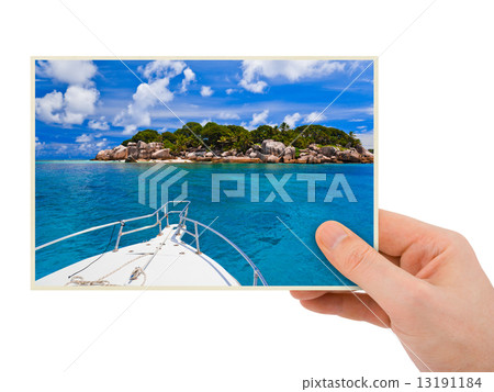 Beach photography in hand Beach photography in hand 13191184