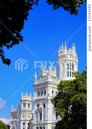 The palace in plaza Cibeles at Madrid, Spain The palace in plaza Cibeles at Madrid, Spain 13191445