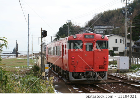 Himichi diesel car going on the Ameyahi coast 13194021