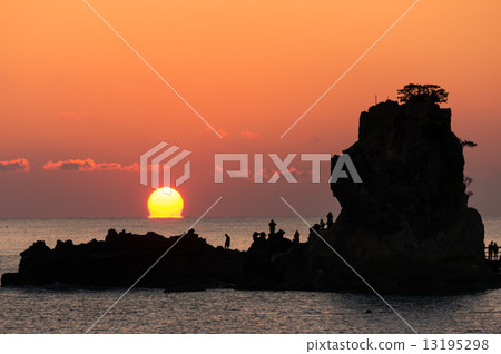 River Valley Sunrise River Valley Sunrise 13195298