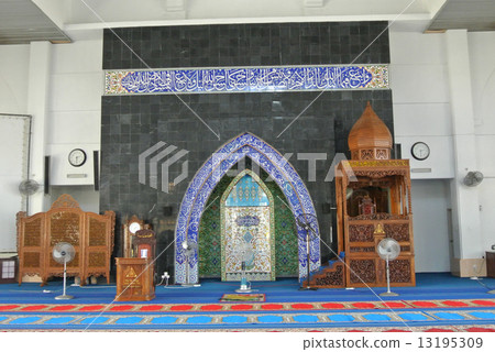 Masjid Kolej Islam Pahang Sultan Ahmad Shah (KIPSAS) 13195309