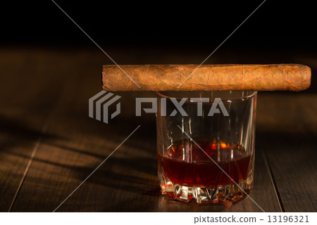 The art of cigars The art of cigars 13196321