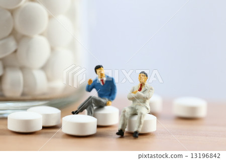 Consultation by medicine 13196842