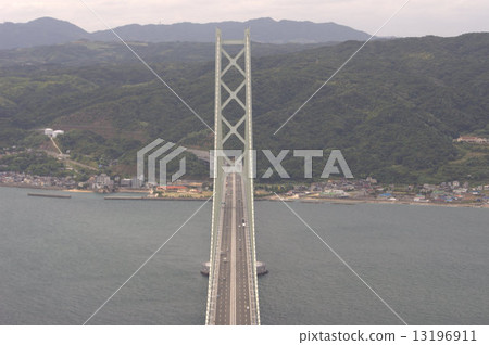 Akashi Kaikyo Bridge 13196911