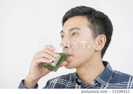 Men in their twenties 13196912