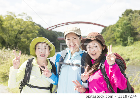 Female climbing three generations 13197274