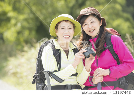 Parent and child climbing 13197448