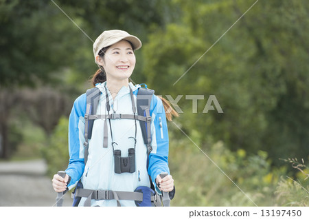 A young woman climbing 13197450