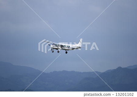 Cessna machine 13201102