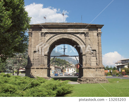 Arch of August Aosta 13203203