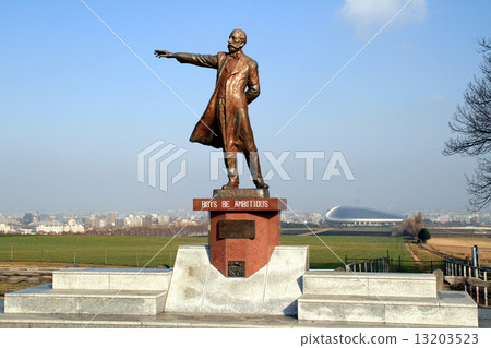 Dr. Clark's statue of the Yanagaoka Observatory Dr. Clark's statue of the Yanagaoka Observatory 13203523