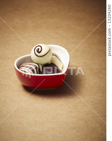 valentine chocolate 13204260