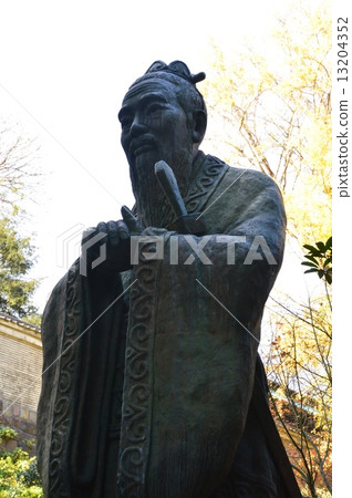 世界上最高的“孔子雕像”(Yushima Shrine / Tokyo Bunkyo Ward Yushima 1-chome) 世界上最高的“孔子雕像”(Yushima Shrine / Tokyo Bunkyo Ward Yushima 1-chome) 13204352